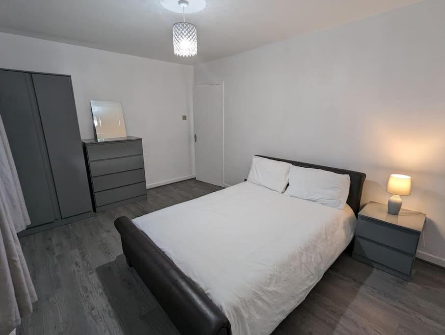 3 Bedroom Apartment Sleeps 8 Эдинбург Экстерьер фото